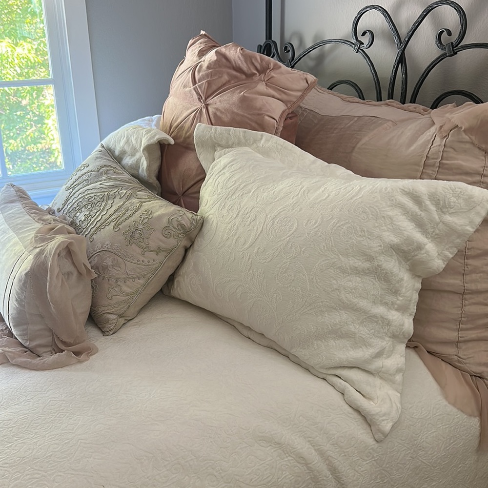 - Bella Notte Adele standard sham made from 100% organic cotton.